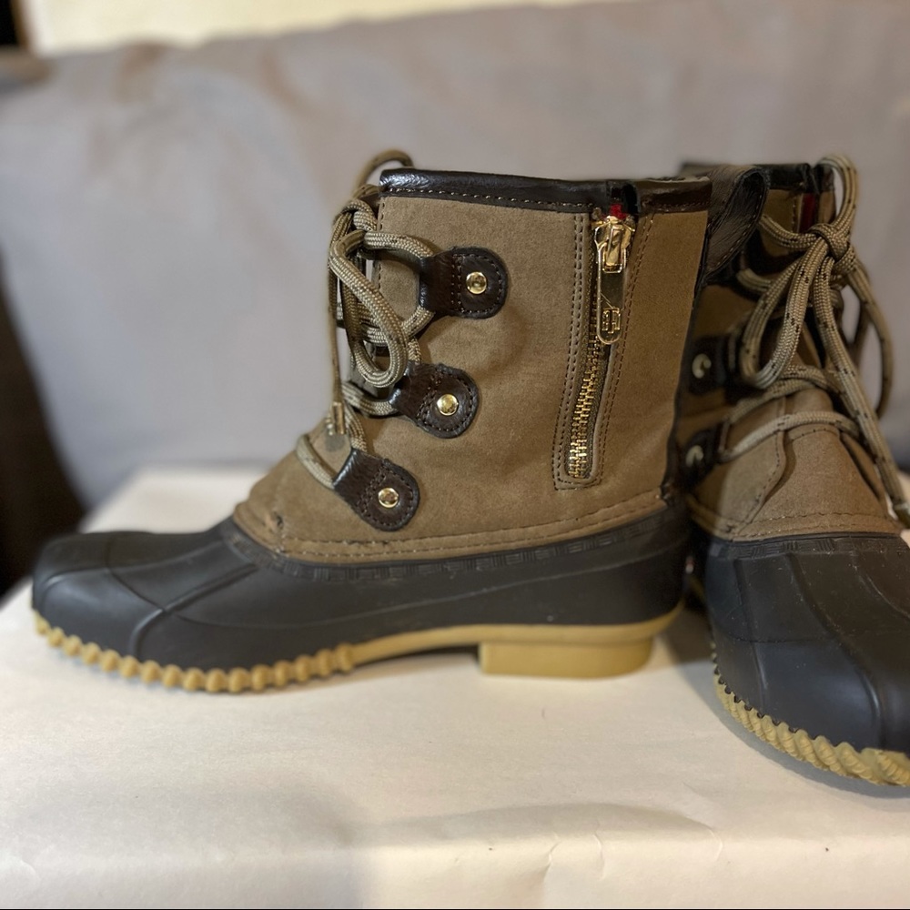 Women’s Tommy Hilfiger Duck Boots Sz 7M